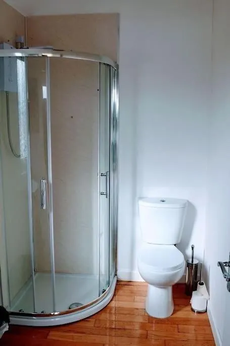 Cabin In Beautiful Countryside With Private Lake Донкастер 0*,  Великобритания