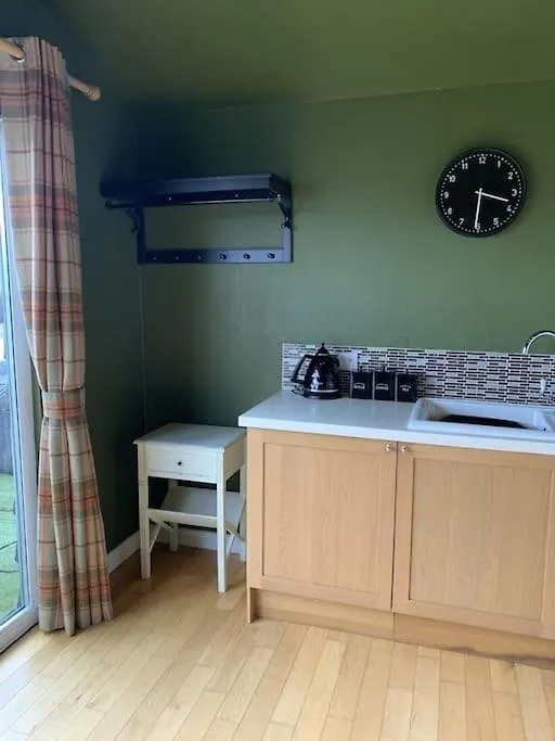 Cabin In Beautiful Countryside With Private Lake Донкастер Шале