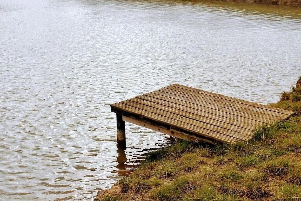 Шале Cabin In Beautiful Countryside With Private Lake Донкастер